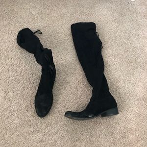 knee high black boots